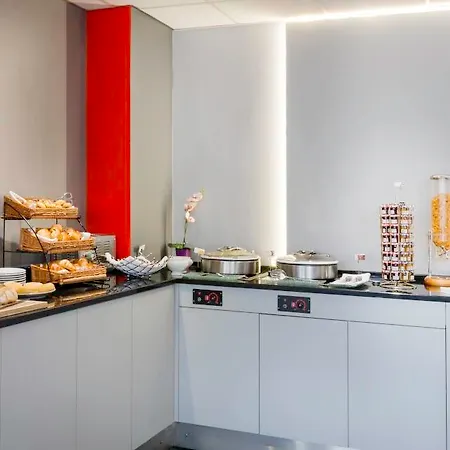 Design Paris Saint Quentin 3*