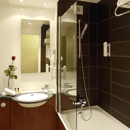 Design Paris Saint Quentin 3* Montigny-le-Bretonneux