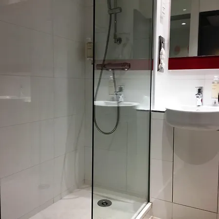 Design Paris Saint Quentin 3* Montigny-le-Bretonneux
