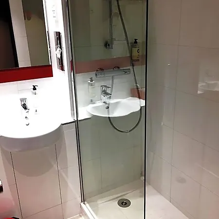 Design Paris Saint Quentin 3*